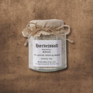 Løvstikke, selleri, timian og gulerødder